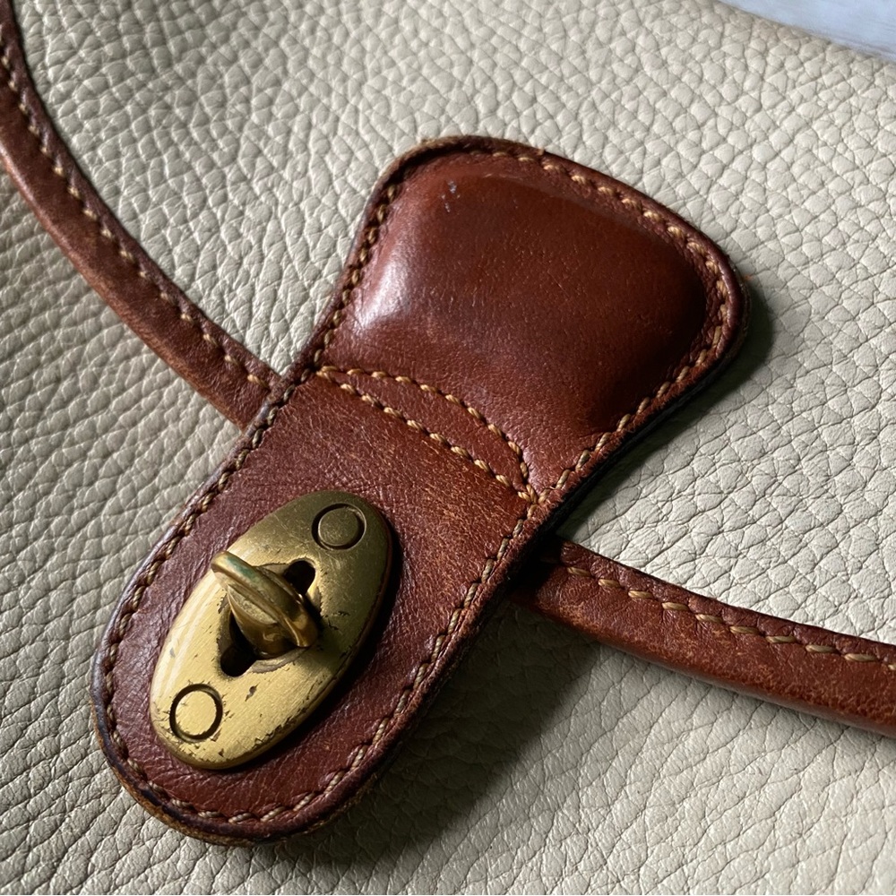 Authentic Vintage Coach 1980s White Leather Crossbody Bag - Picture 5 of 14